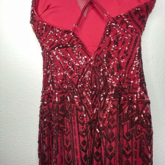 Elegant Red Sequin Dress - Picture 7 of 9